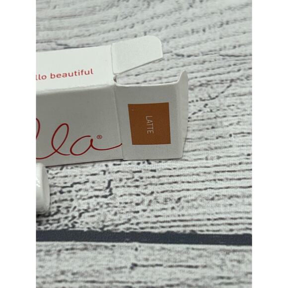 New Chella Latte Highlighter Crayon 0.05oz Brow Bone Brightener Pencil - Picture 3 of 6